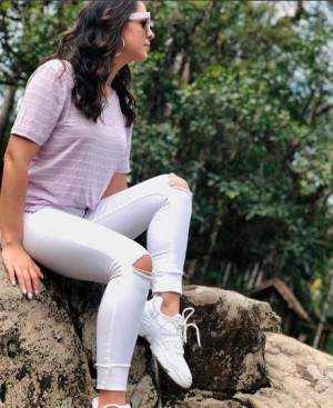 Corina T-Shirt Listras Lilás - decote redondo