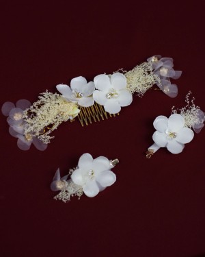 {Brasília} Acessório de Cabelo Pente e Grampos com Flores em Tecido com Detalhes em Dourado - 3 Peças