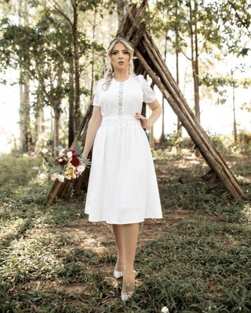 {Clara} Vestido Noiva Midi Manga Curta e Decote em Renda Casamento Civil (cor Branco) 