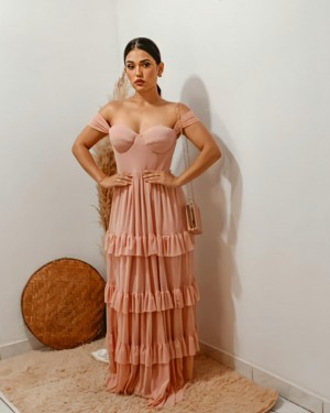 {Júlia} Vestido Festa Longo Rodado Ombro a Ombro Babadinhos na Saia Madrinha Formatura (cor Rosé)