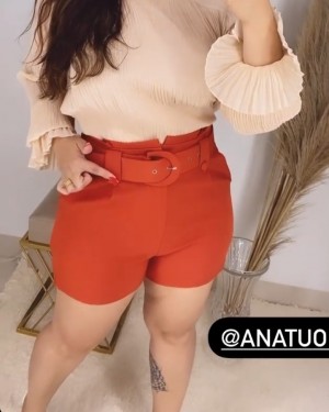 {Kéfera} Short Soltinho com Botões Forrados, Bolsos e Cinto Aniversário (cor Terracota)
