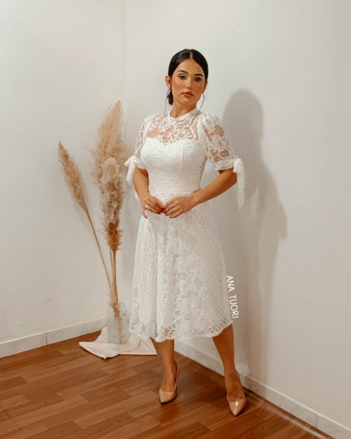 {Larissa} Vestido Noiva Midi Rodado Manga Curta com Laço em Renda Formatura Casamento (cor Branco Off)