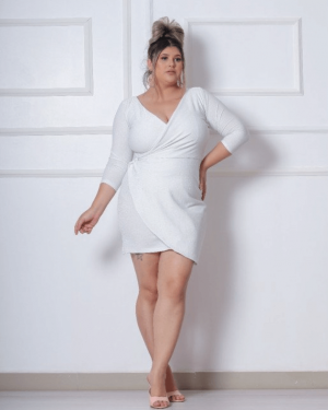 {Mayana} Vestido Curto Tubinho Transpassado em Lurex Noiva Casamento (cor Branco)