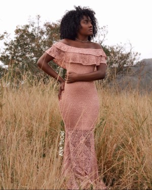 Vestido Festa Longo Sereia em Renda Ciganinha Ombro a Ombro Madrinha Formatura - Nathália Rezende (cor Rosé / Rosa Claro)