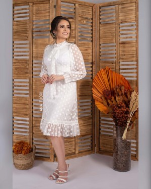 {Ysa} Vestido Festa Midi Manga Longa Gola Alta em Tule Poá Casamento Civil (cor Branco Off)