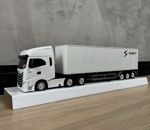 Iveco S Way miniatura skala 1/30 