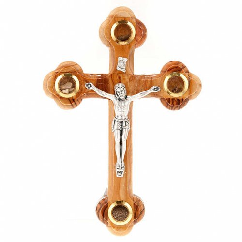 Crucifixo de mão feito de madeira de oliva com quatro copos preenchidos com relíquias sagradas