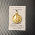 Miniatura - Medalha Redonda Bernadette na Gruta com Água da Gruta de Lourdes - Dourada