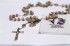 Miniatura - Terço de Pedras da Colina das Aparições de Medjugorje + Lencinho encostado na Estátua do Cristo Ressuscitado (Pré-venda)