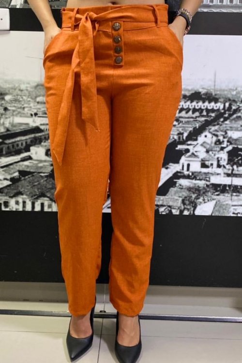 CALÇA EM LINHO COM DETALHE DE BOTÕES - LARANJA (veste até 44)