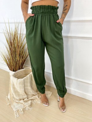CALÇA YASMIN EM VISCOLINHO COM PUNHO NA BARRA E ELÁSTICO NA CINTURA - VERDE MILITAR CALÇA YASMIN EM VISCOLINHO COM PUNHO NA BARRA E ELÁSTICO NA CINTURA - VERDE MILITAR