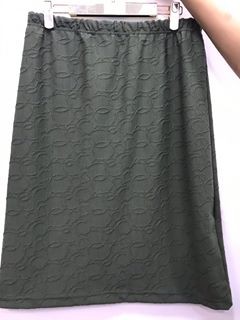 SAIA JACQUARD - FLORAL ALTO RELEVO - VERDE ESCURO SAIA JACQUARD - FLORAL ALTO RELEVO - VERDE ESCURO