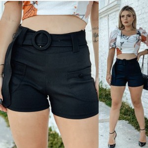 Shorts em bengaline com cinto e botões - Preta