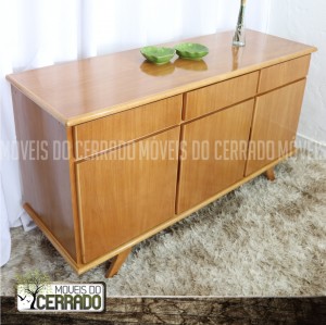 Buffet de Madeira com 03 gavetas e 03 Portas Lins Puxador Cava